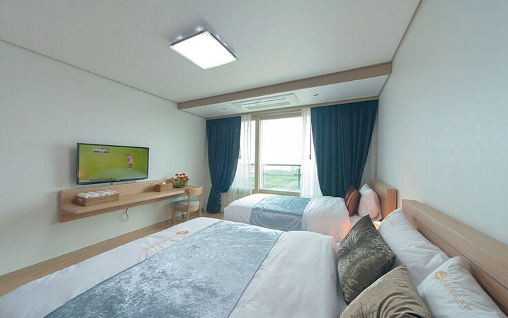 Imagen de la habitación del Hotel Jeju Swansea Resort. Foto 17