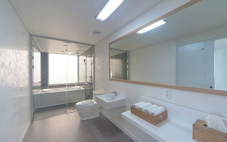 Imagen de la habitación del Hotel Jeju Swansea Resort. Foto 18
