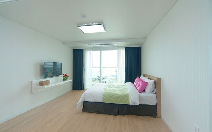 Imagen de la habitación del Hotel Jeju Swansea Resort. Foto 19