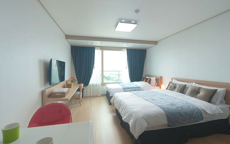 Imagen de la habitación del Hotel Jeju Swansea Resort. Foto 22