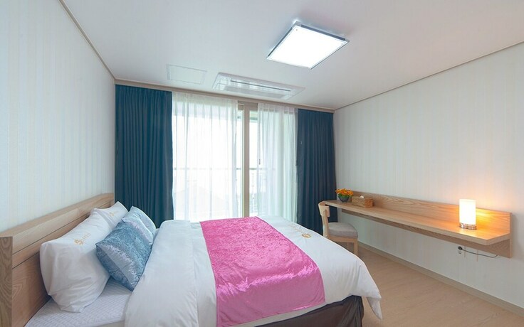 Imagen de la habitación del Hotel Jeju Swansea Resort. Foto 28