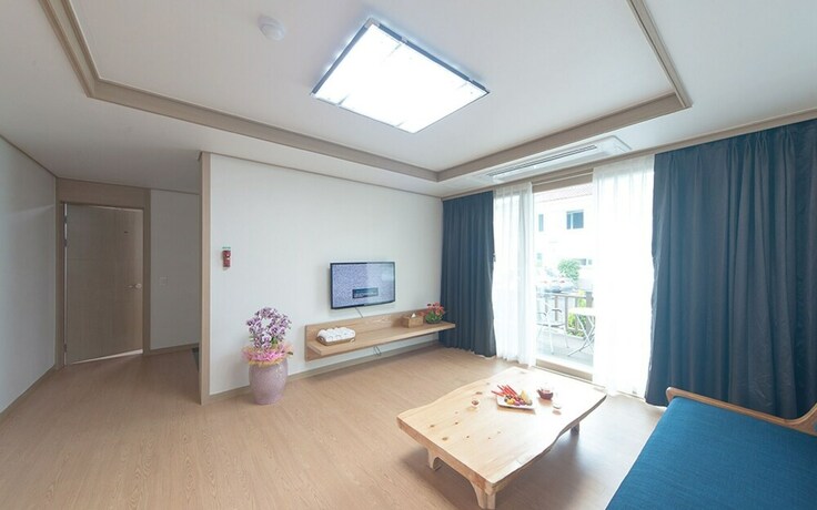 Imagen de la habitación del Hotel Jeju Swansea Resort. Foto 29