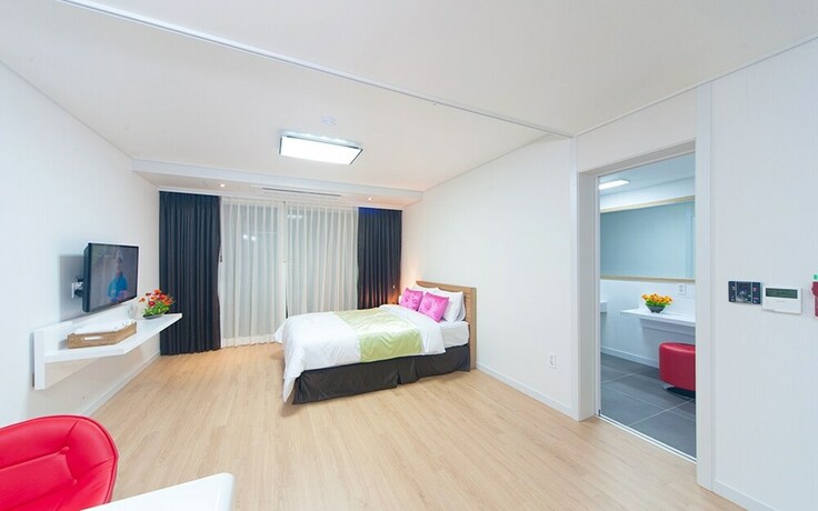 Imagen de la habitación del Hotel Jeju Swansea Resort. Foto 37