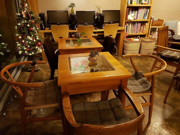 Imagen del bar/restaurante del Hotel Jejueco Suites. Foto 14