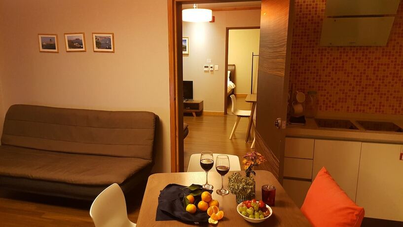 Imagen de la habitación del Hotel Jejueco Suites. Foto 17