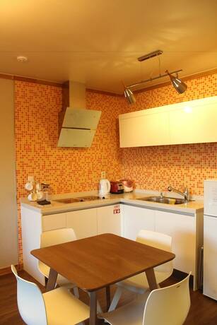 Imagen de la habitación del Hotel Jejueco Suites. Foto 25