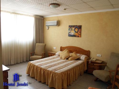 Imagen de la habitación del Hotel Jendri. Foto 8