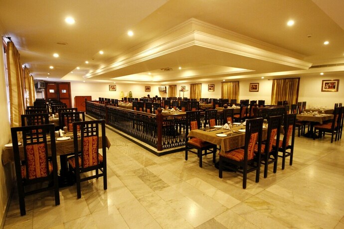 Imagen del bar/restaurante del Hotel Jenney Residency. Foto 15