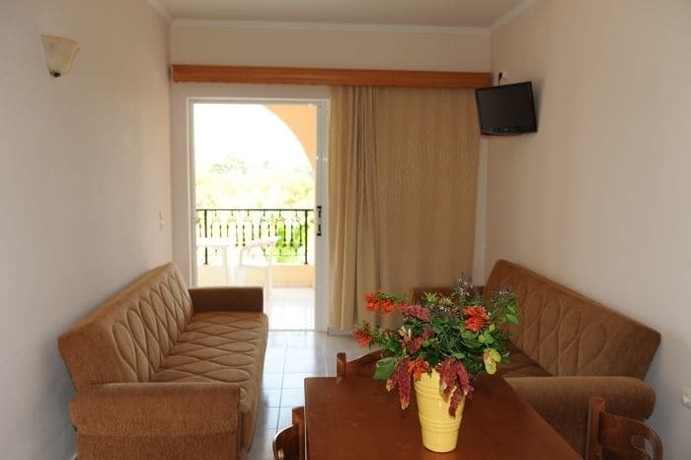 Imagen de los interiores del Hotel Jenny, Zante. Foto 19