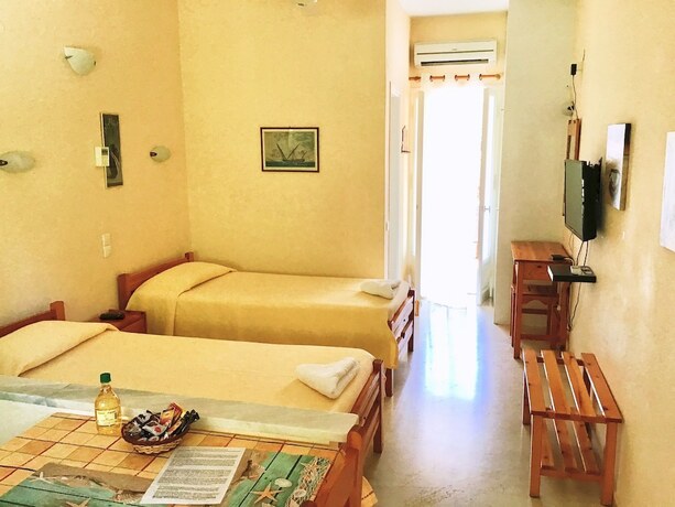 Imagen de la habitación del Hotel Jenny\'s Studios. Foto 15