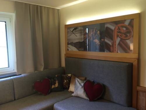 Imagen de la habitación del Hotel Jens Weissflog Appartementhotel. Foto 4