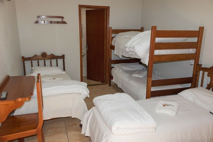 Imagen de la habitación del Hotel Jeremias. Foto 16