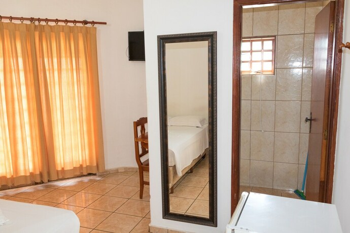 Imagen de la habitación del Hotel Jeremias. Foto 27