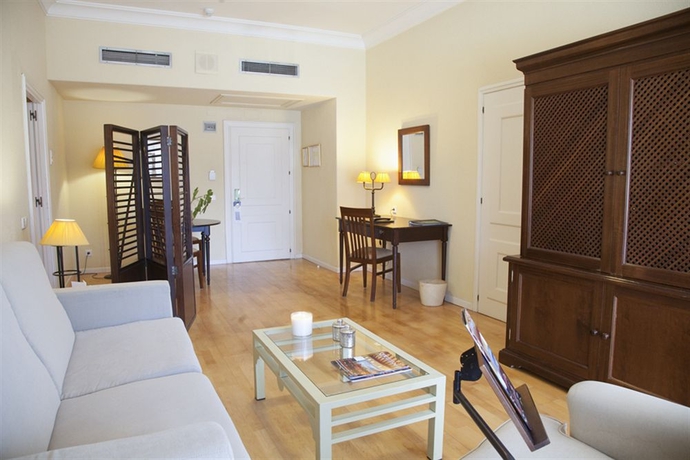 Imagen de los interiores del Hotel Jerez AQ35. Foto 13