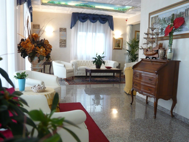 Imagen de los interiores del Hotel Jesulum. Foto 10