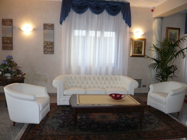 Imagen de los interiores del Hotel Jesulum. Foto 11