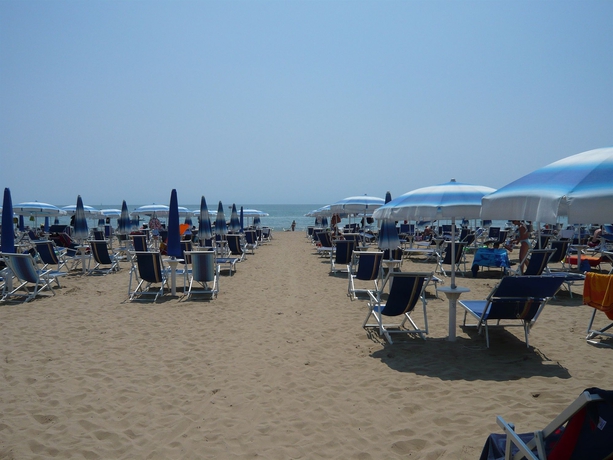 Imagen de los exteriores del Hotel Jesulum. Foto 6