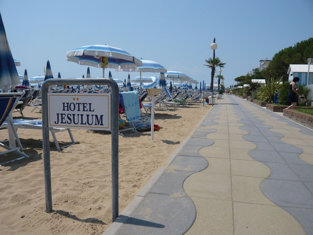 Imagen de los exteriores del Hotel Jesulum. Foto 7