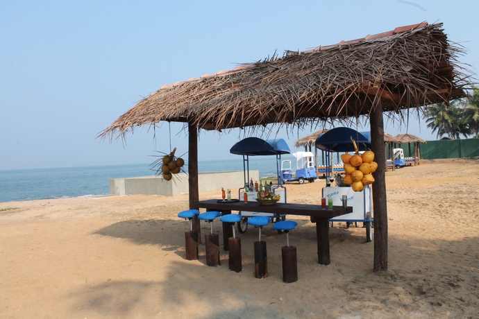 Imagen de la piscina del Hotel Jetwing Lagoon. Foto 8