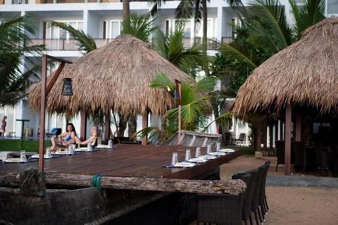 Imagen de los exteriores del Hotel Jetwing Sea. Foto 7