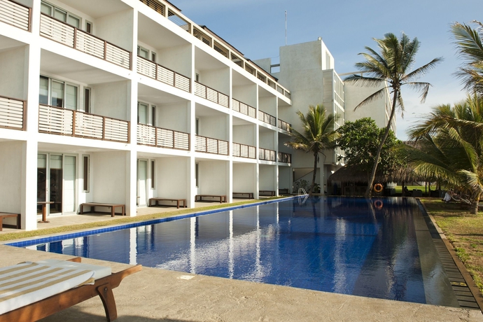 Imagen de la piscina del Hotel Jetwing Sea. Foto 14