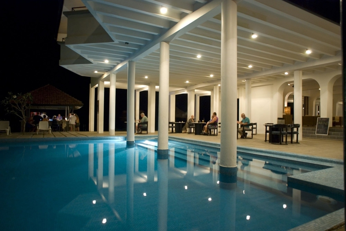 Imagen de la piscina del Hotel Jetwing Sea. Foto 15