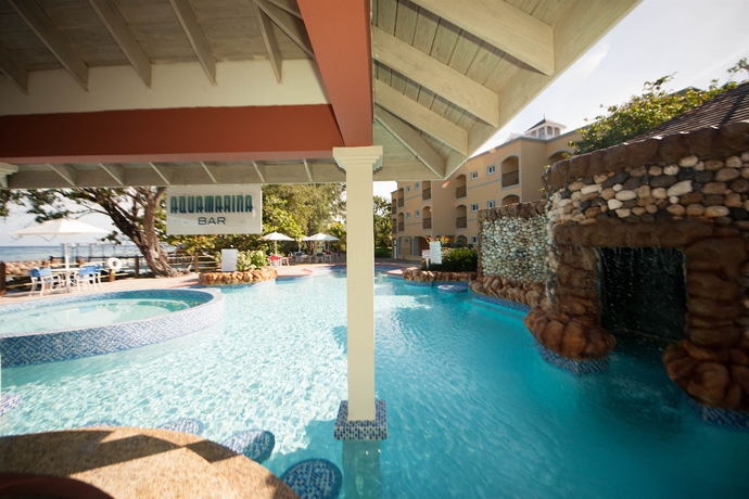 Imagen de la piscina del Hotel Jewel Paradise Cove Adult Beach Resort and Spa &ndash; All Inclusive. Foto 14
