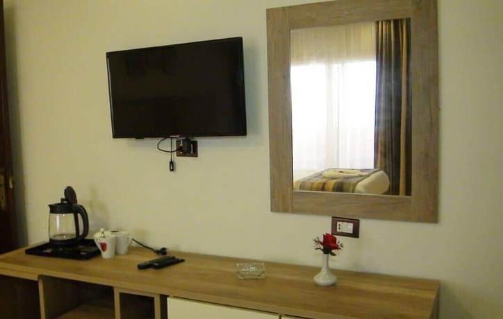 Imagen de la habitación del Hotel Jewel San Stefano. Foto 5