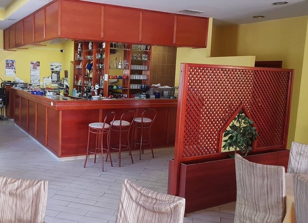 Imagen del bar/restaurante del Hotel Jezero, Sarajevo. Foto 4
