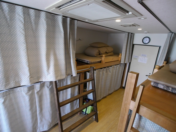 Imagen de la habitación del Hotel J-hoppers Kyoto Guesthouse. Foto 6