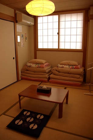 Imagen de la habitación del Hotel J-hoppers Kyoto Guesthouse. Foto 7