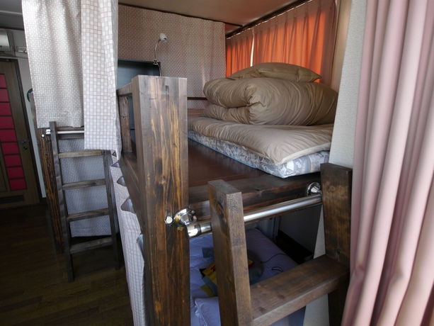Imagen de la habitación del Hotel J-hoppers Kyoto Guesthouse. Foto 9