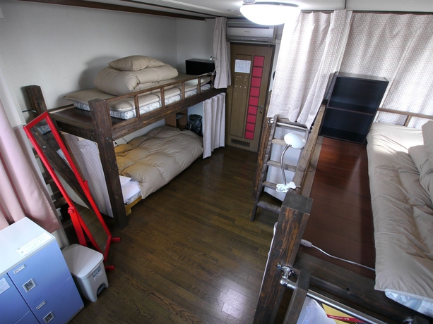 Imagen de la habitación del Hotel J-hoppers Kyoto Guesthouse. Foto 10