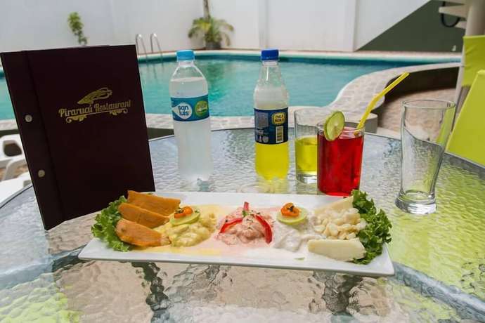 Imagen del bar/restaurante del Hotel Jhor Bush. Foto 3