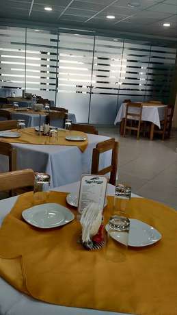 Imagen del bar/restaurante del Hotel Jhor Bush. Foto 5