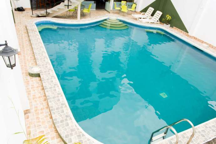 Imagen de la piscina del Hotel Jhor Bush. Foto 17