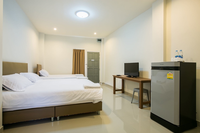 Imagen de la habitación del Hotel J-house Phetchaburi. Foto 4
