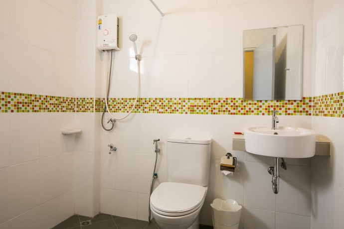 Imagen de la habitación del Hotel J-house Phetchaburi. Foto 14