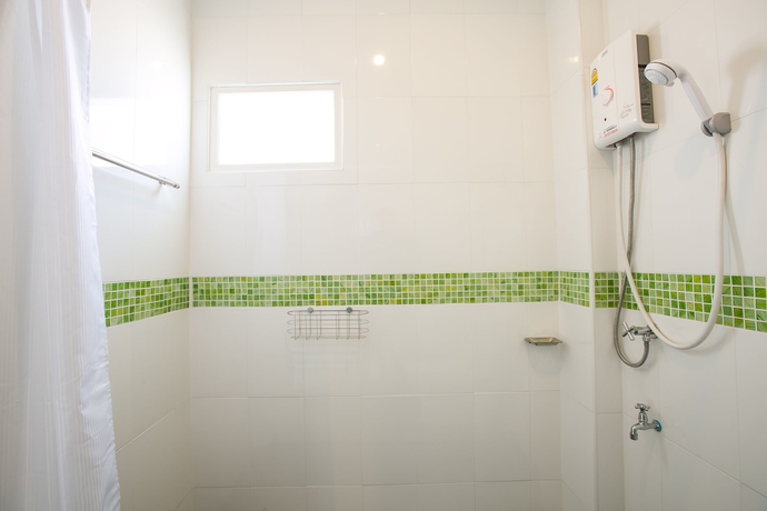 Imagen de la habitación del Hotel J-house Phetchaburi. Foto 17