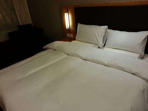 Imagen de la habitación del Hotel Ji Culture Center Tianjin. Foto 1