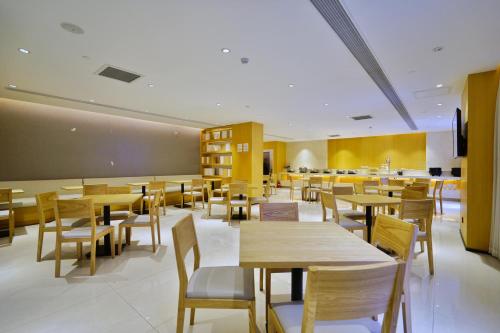 Imagen de la habitación del Hotel Ji Hotel (Hongqiao Airport Huqingping Road). Foto 8