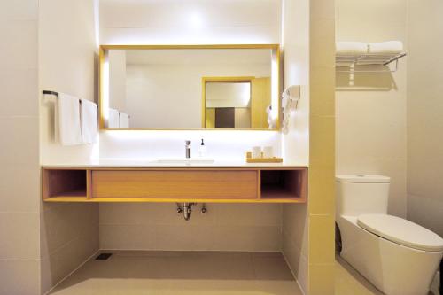 Imagen de la habitación del Hotel Ji Hotel (Hongqiao Airport Huqingping Road). Foto 9