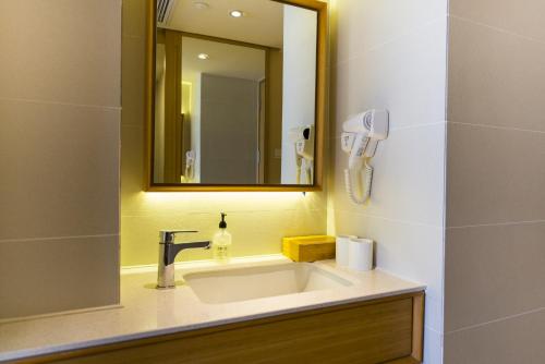 Imagen de la habitación del Hotel Ji Hotel (Shanghai Wildlife Park). Foto 7