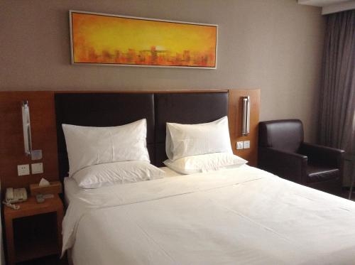 Imagen de la habitación del Hotel Ji Hotel (Shenzhen Convention and Exhibition Center). Foto 8