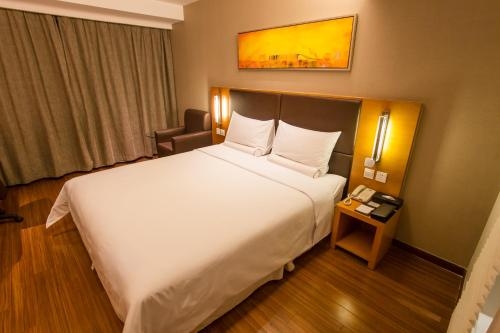 Imagen de la habitación del Hotel Ji Hotel (Shenzhen Convention and Exhibition Center). Foto 10