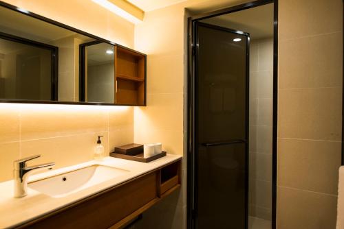 Imagen general del Hotel Ji Shanghai Hongqiao Hub Jiuting. Foto 4