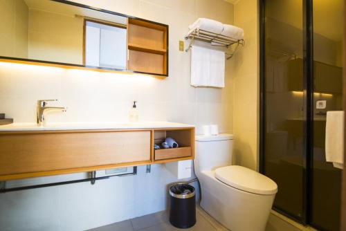 Imagen de la habitación del Hotel Ji Shanghai Pudong Avenue Binjiang. Foto 5
