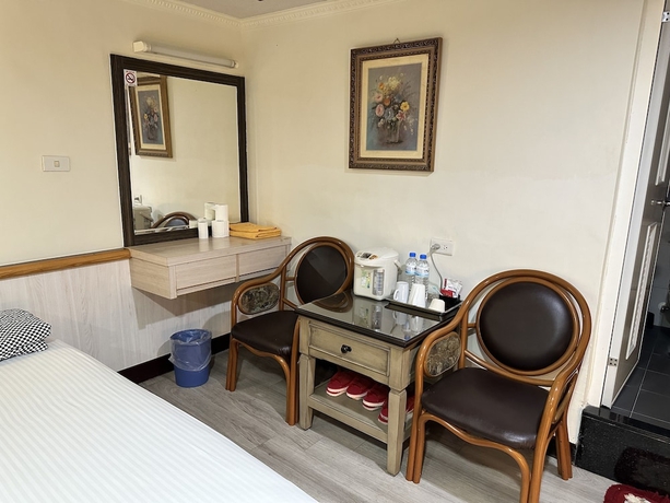Imagen de la habitación del Hotel JianGuo. Foto 12