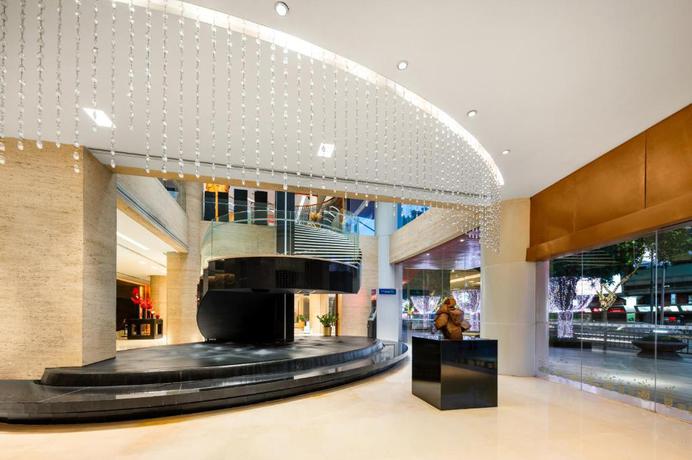 Imagen de la piscina del Hotel Jianguo Guangzhou. Foto 30