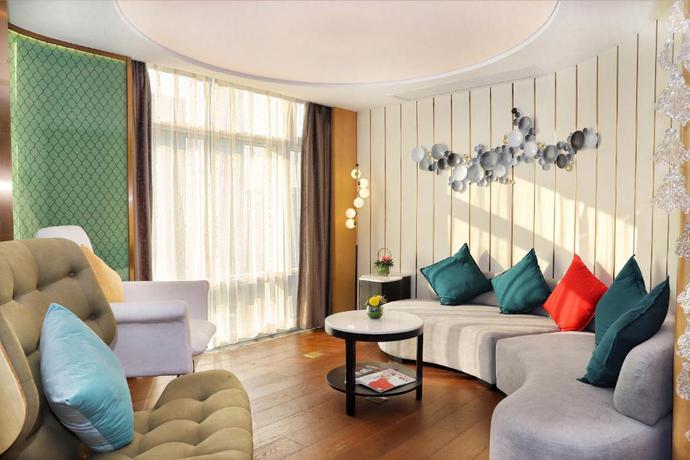 Imagen de los interiores del Hotel Jianguo Guangzhou. Foto 23